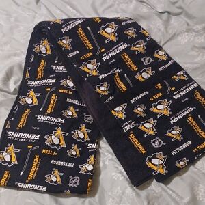 Handmade Pittsburgh Penguins Logo Unisex Scarf With Pockets For Hands